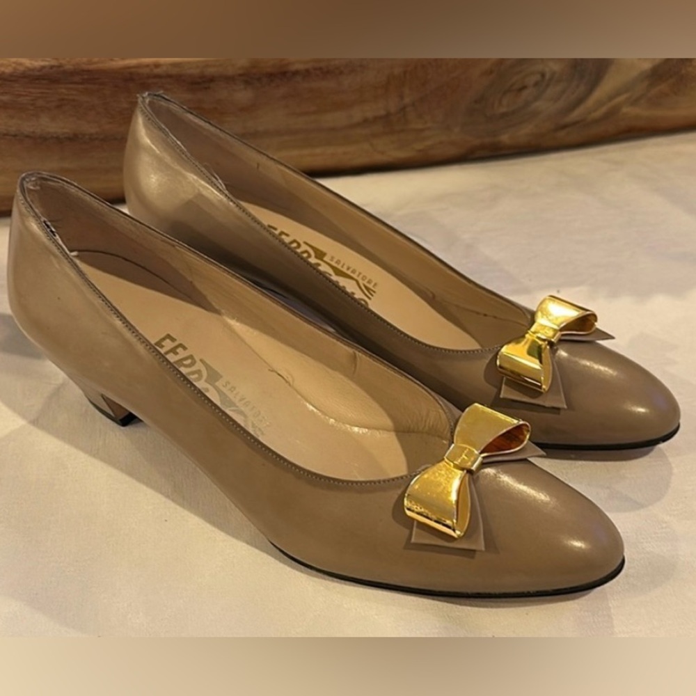 Salvatore Ferragamo Gold Bow Tan/Nude Pumps